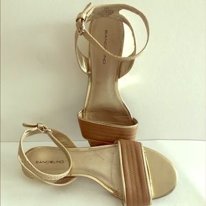 Bandolino Gold/tan flat Sandals. 8.5 ankle strap